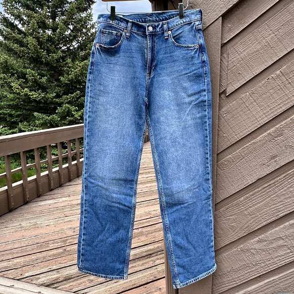 EUC Gap Loose Mid-Rise Jeans in Medium Wash - Picture 3 of 9